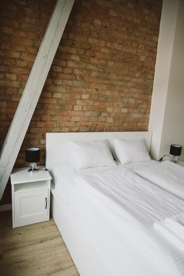 Apartamenty Leszno レシュノ エクステリア 写真