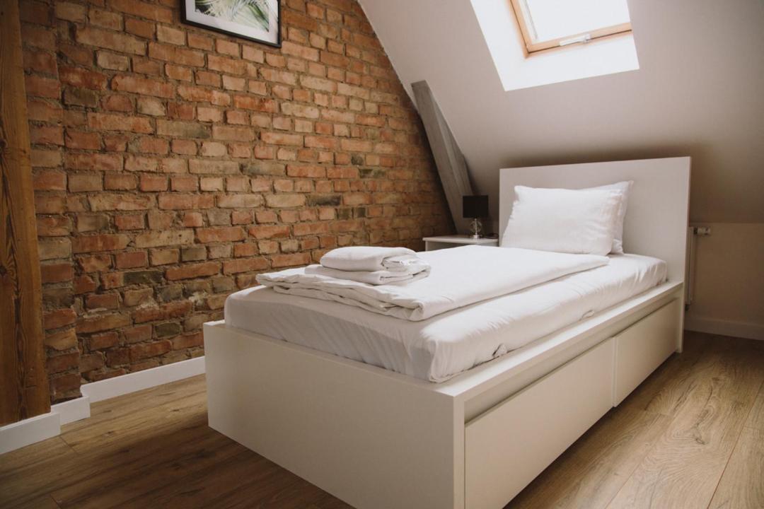 Apartamenty Leszno レシュノ エクステリア 写真