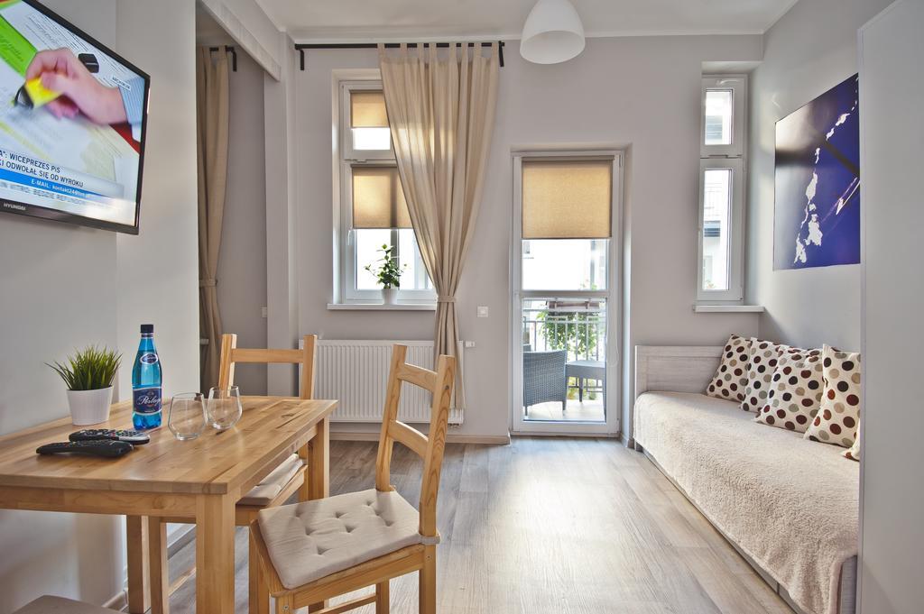 Apartamenty Leszno レシュノ エクステリア 写真